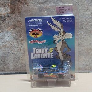 Terry Toons Terry Labonte #5 Kellogs Monte Carlo 400 2001 Die Cast Scale 1:64